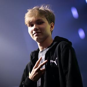 手在幕后所 手在幕后所